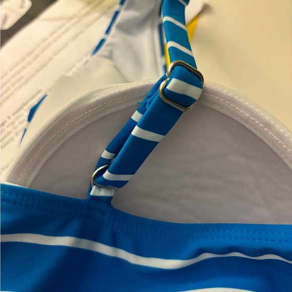 Bal Harbour Swim women’s wireless swimsuit size 24W Caribbean blue, gently used - Picture 7 of 7